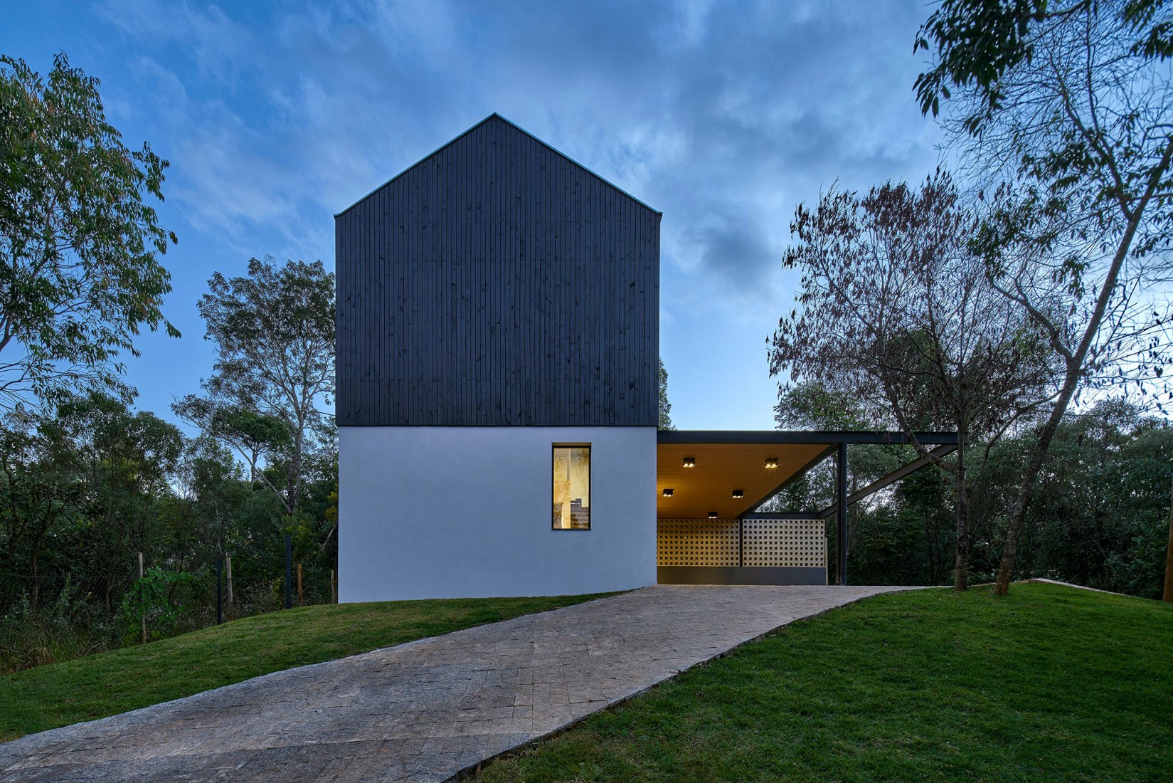 Casa Maenduaba por  BIRI + Brener Lacerda. Fotografia por Jomar Bragança.