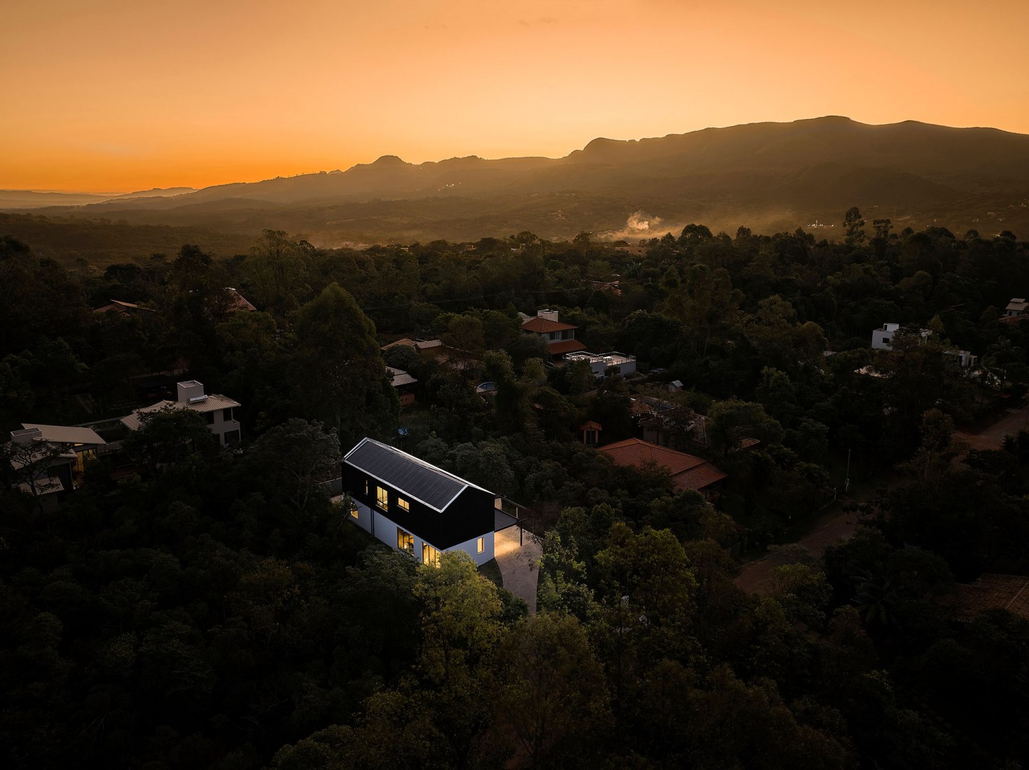 Casa Maenduaba por  BIRI + Brener Lacerda. Fotografia por Jomar Bragança.
