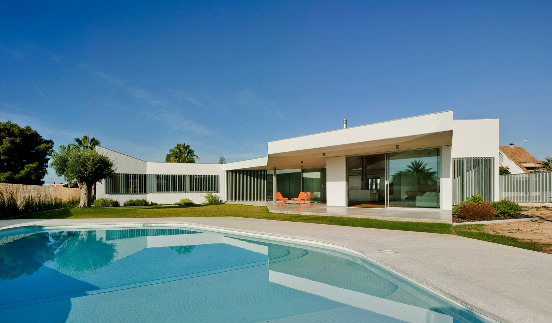 Vision from pool. Matola House by Jaime Sepulcre. Photograph © David Frutos
