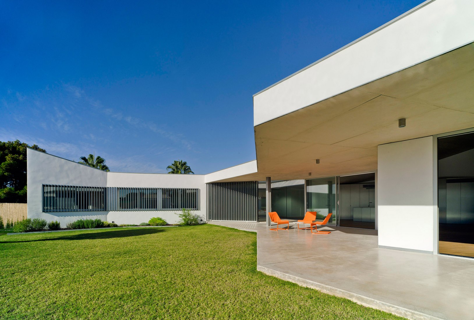 Vision from patio. Matola House by Jaime Sepulcre. Photograph © David Frutossa Matola por Jaime Sepulcre. Fotografía © David Frutos