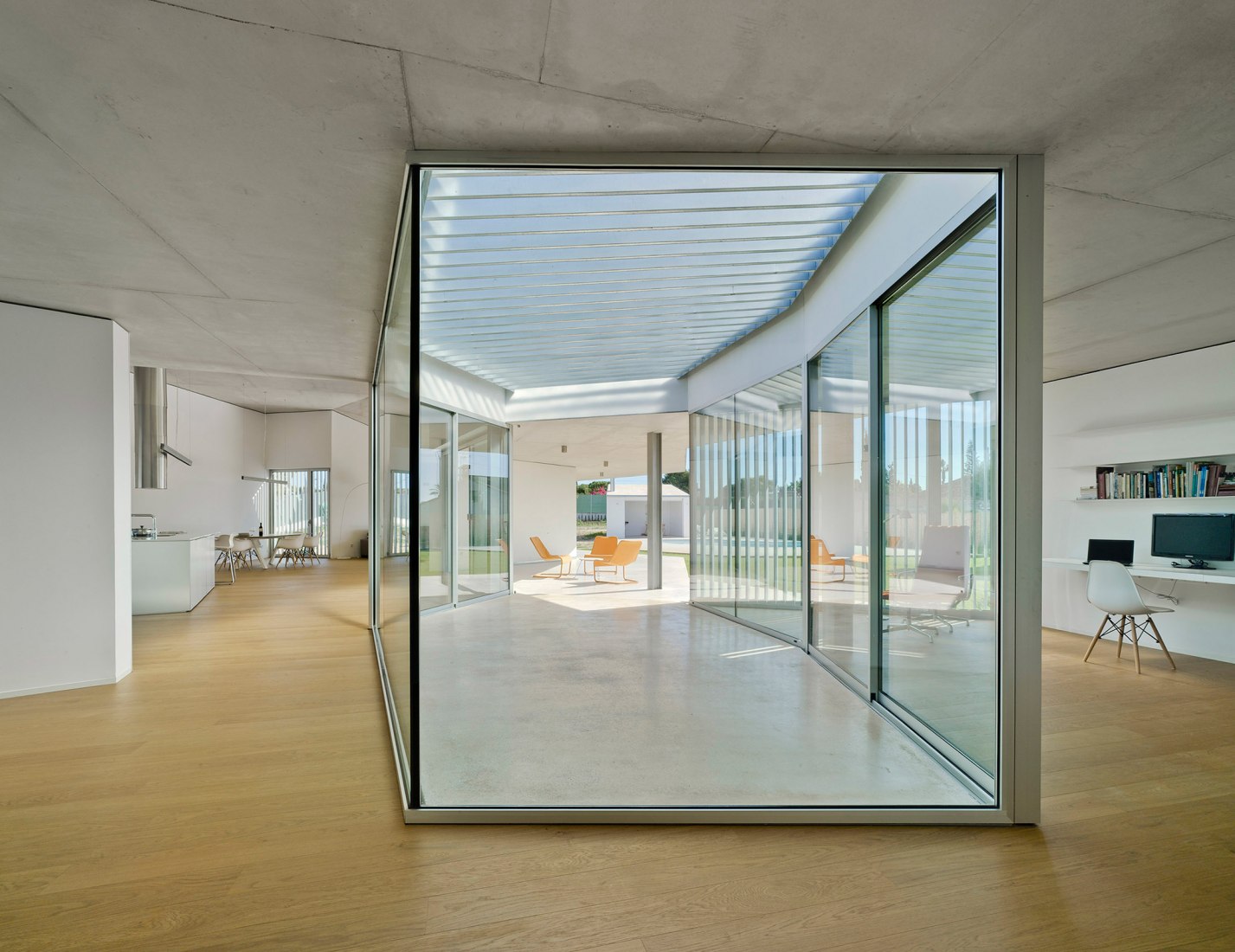 Courtyard view. Matola House by Jaime Sepulcre. Photograph © David Frutos