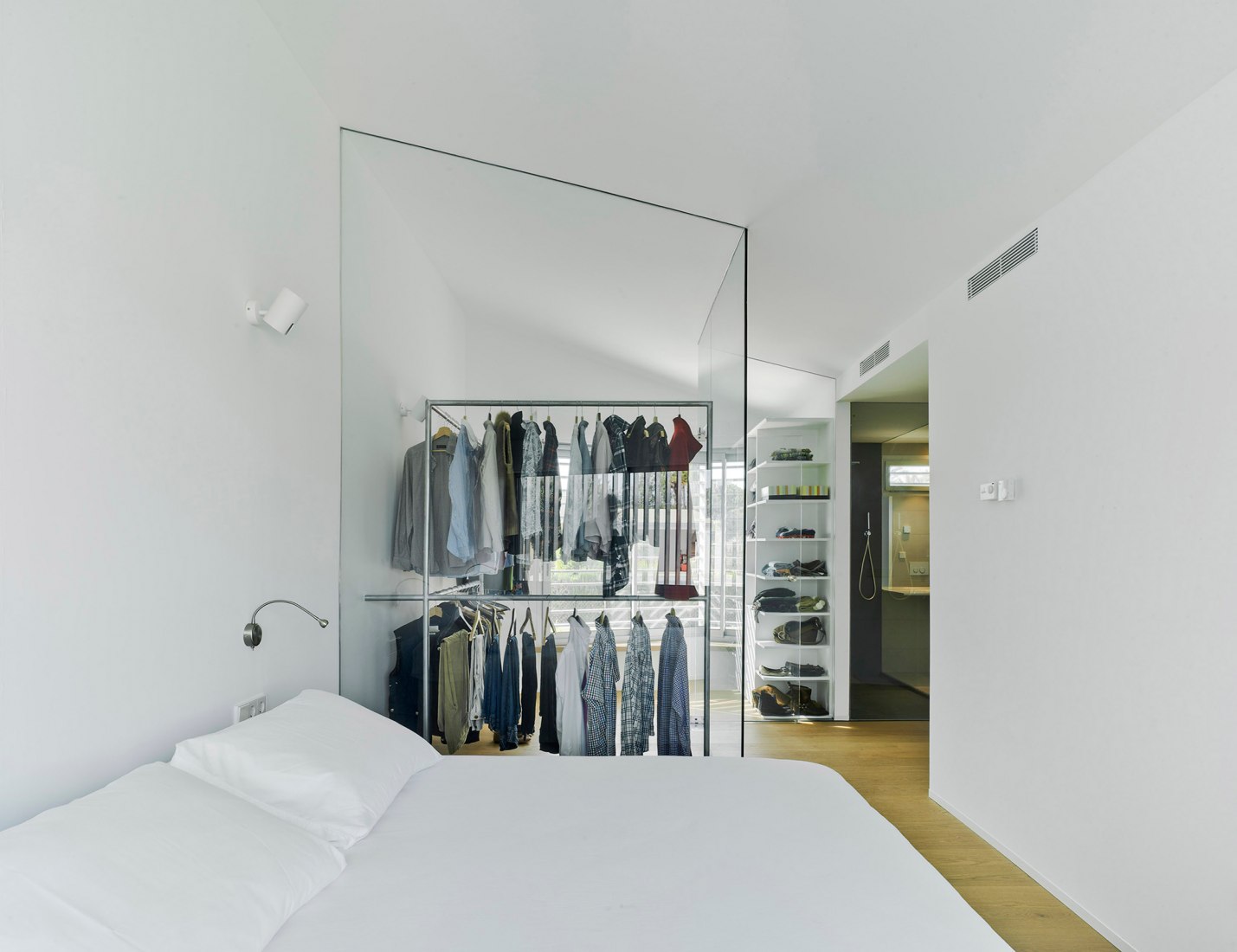Bedroom. Courtyard view. Matola House by Jaime Sepulcre. Photograph © David Frutos