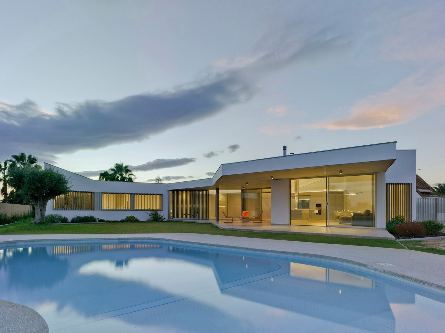 Night view. Courtyard view. Matola House by Jaime Sepulcre. Photograph © David Frutos