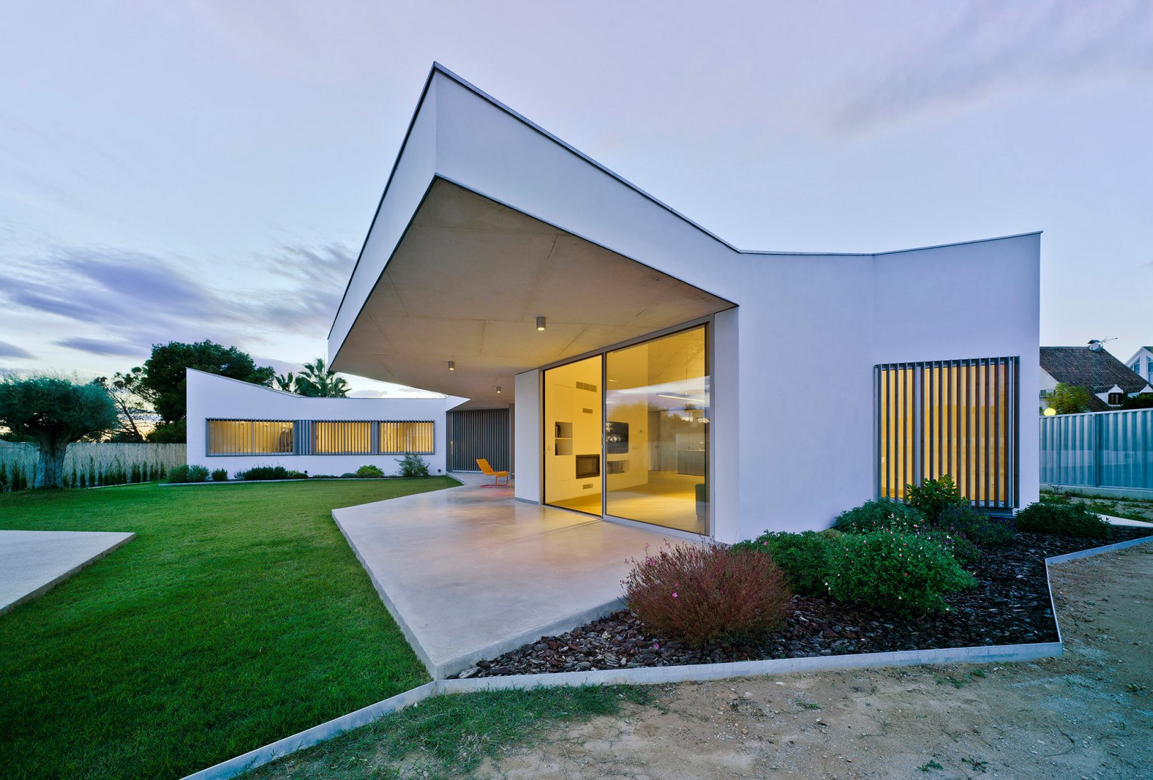 Night view. Courtyard view. Matola House by Jaime Sepulcre. Photograph © David Frutos