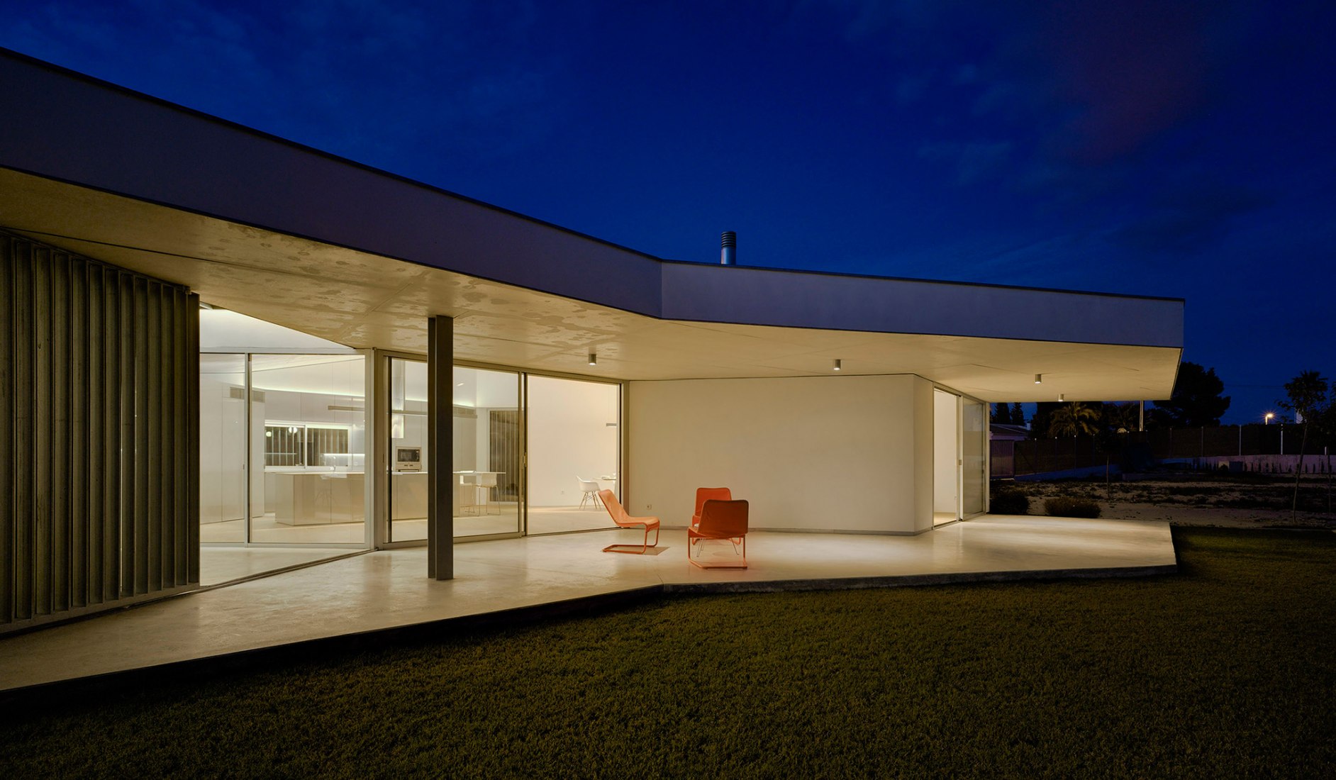 Night view. Courtyard view. Matola House by Jaime Sepulcre. Photograph © David Frutos