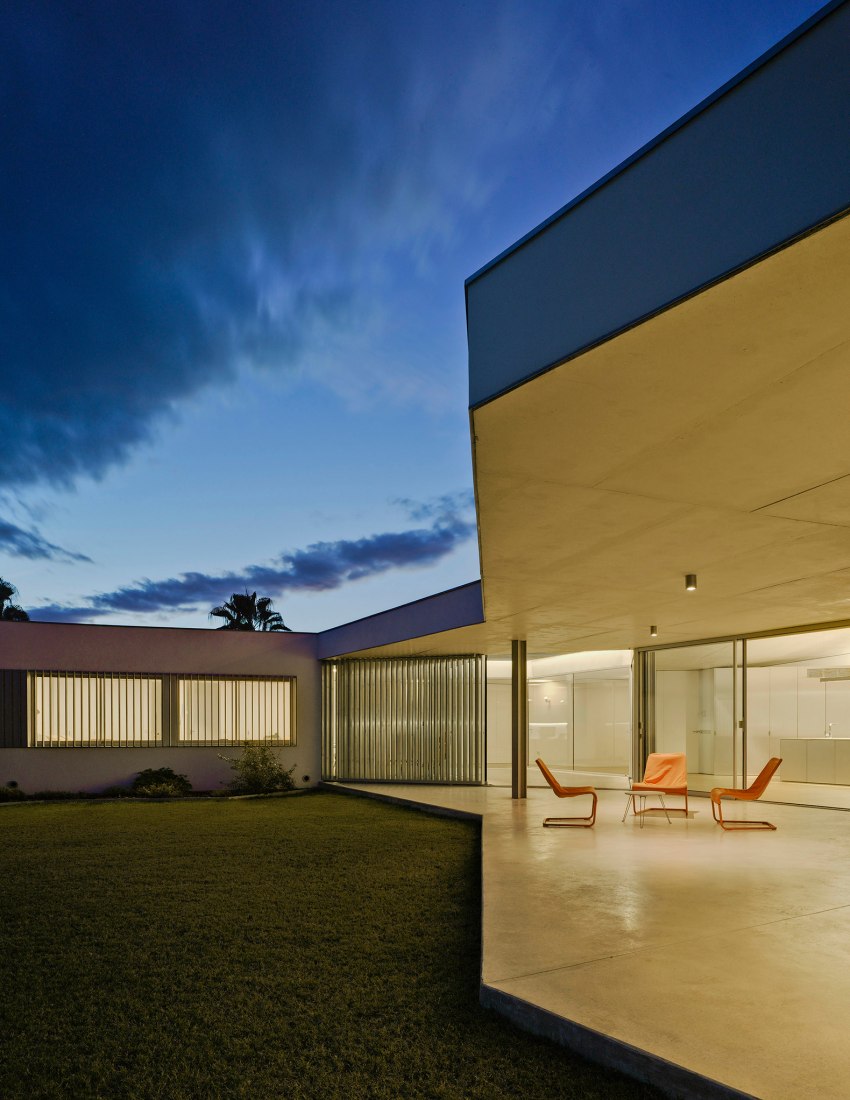 Night view. Courtyard view. Matola House by Jaime Sepulcre. Photograph © David Frutos
