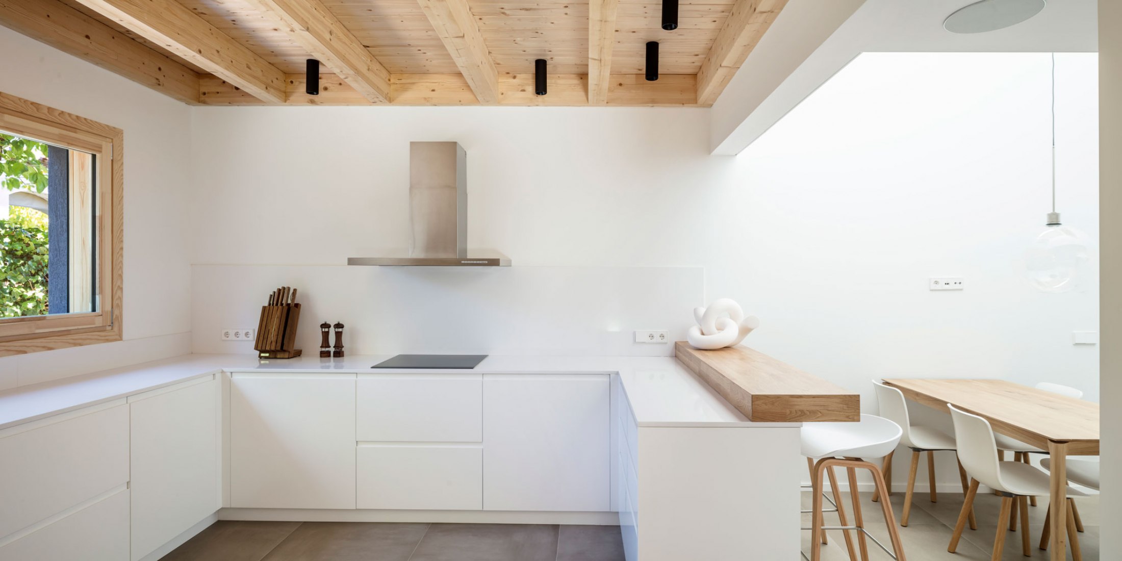 Casa Noa por Alventosa Morell Arquitectes. Fotografía por Adrià Goula.