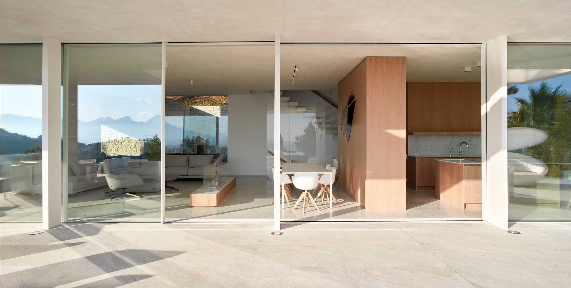 Oslo House by Ramón Esteve Estudio. Photograph by Mariela Apollonio