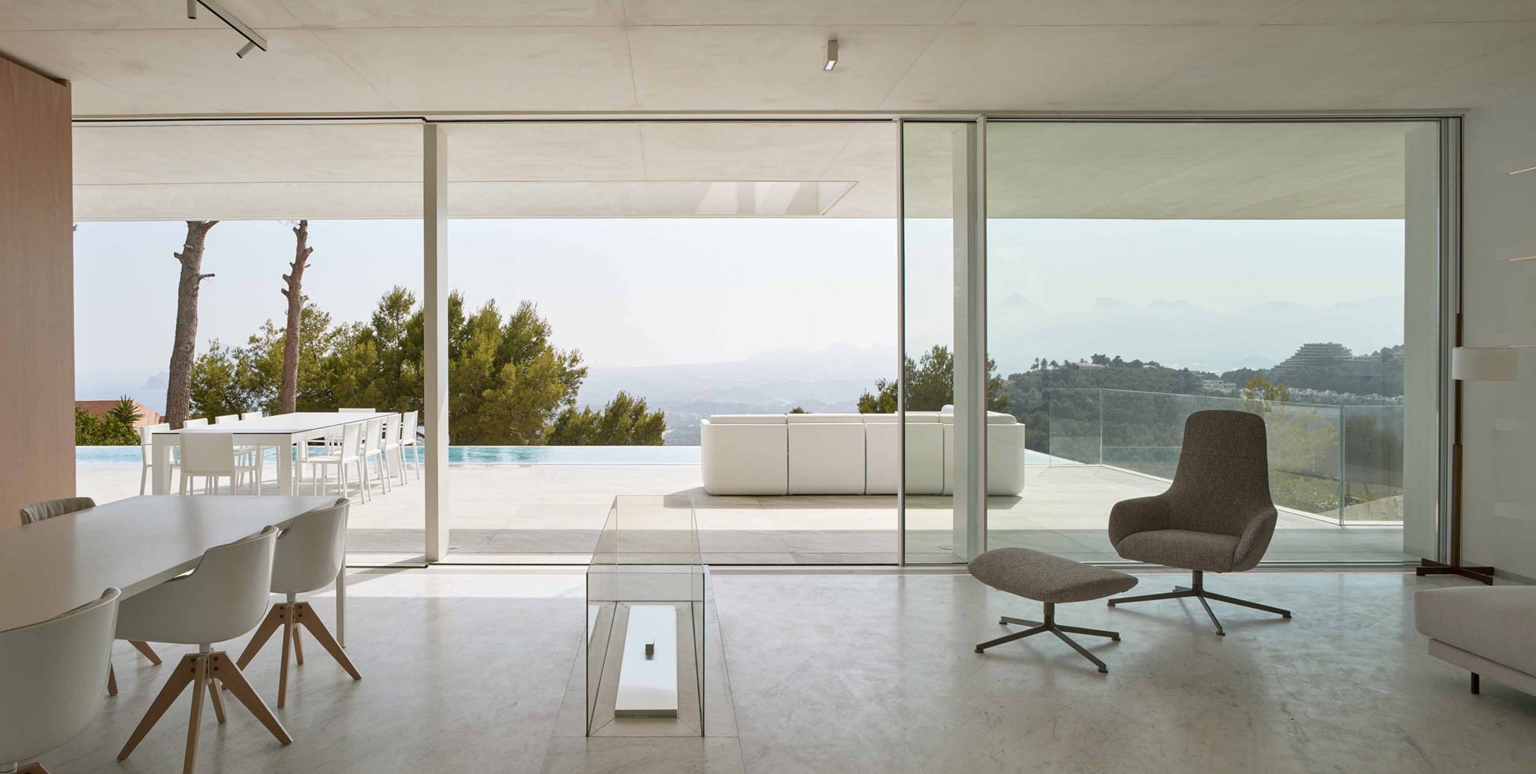 Oslo House by Ramón Esteve Estudio. Photograph by Mariela Apollonio