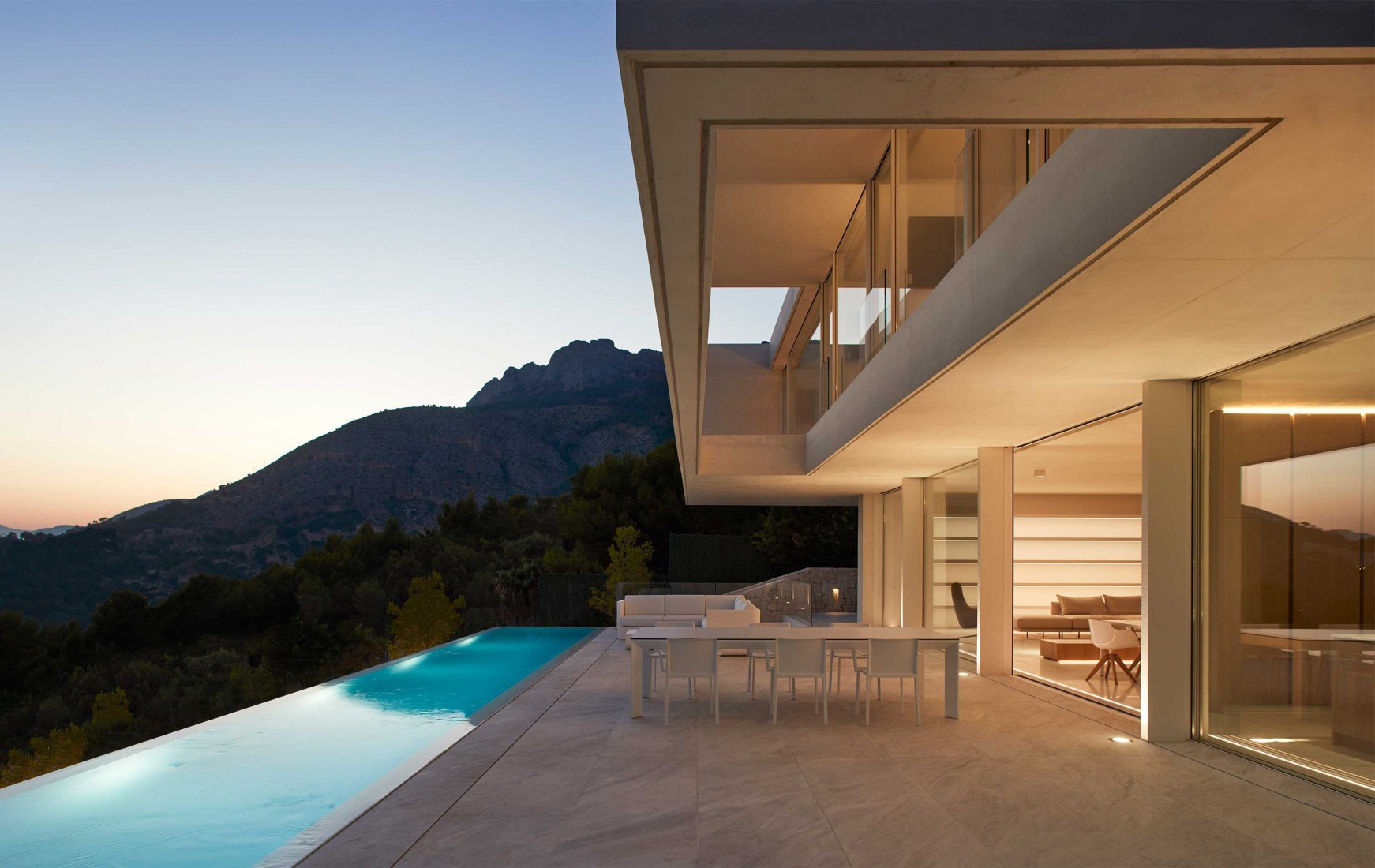 Oslo House by Ramón Esteve Estudio. Photograph by Mariela Apollonio