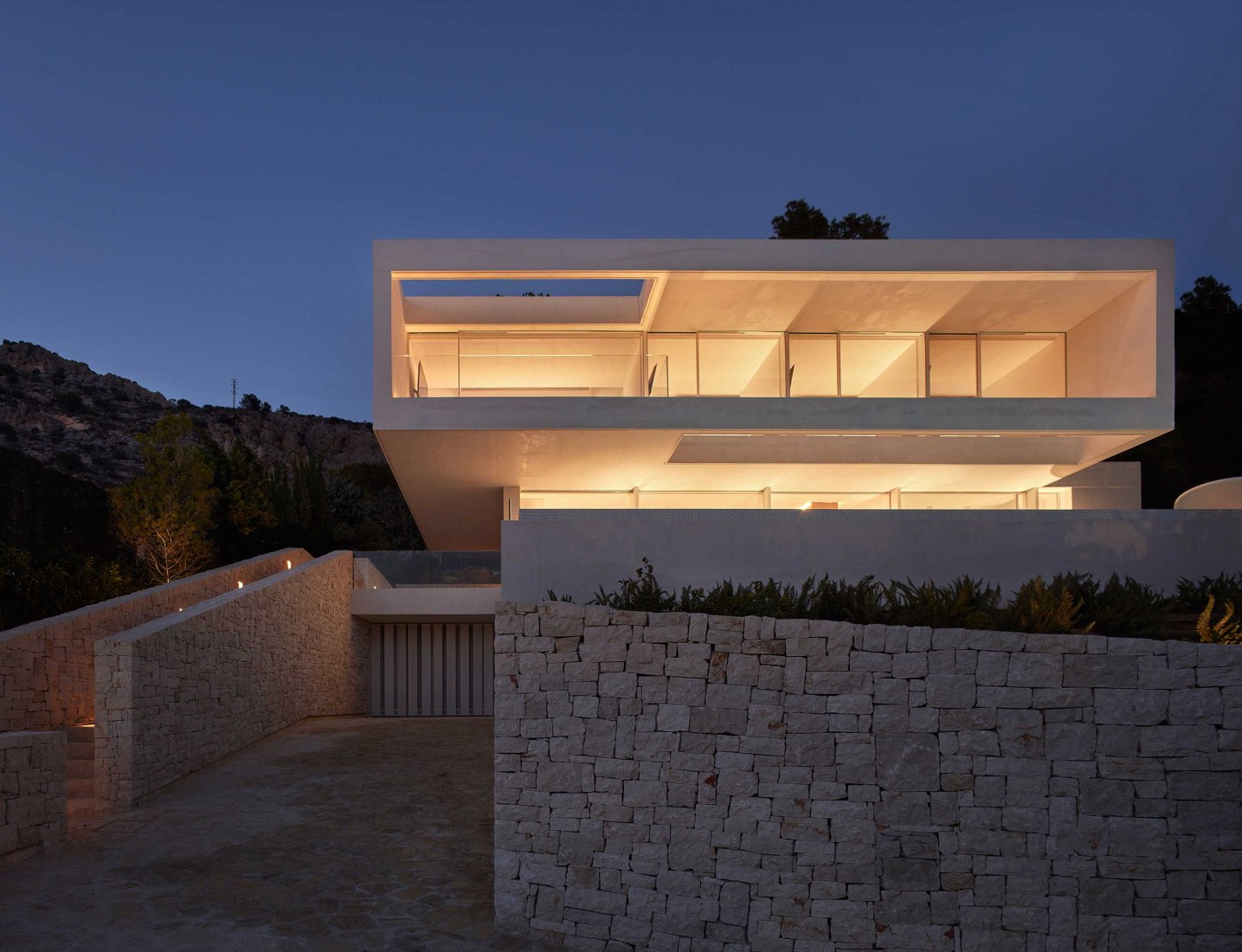 Oslo House by Ramón Esteve Estudio. Photograph by Mariela Apollonio
