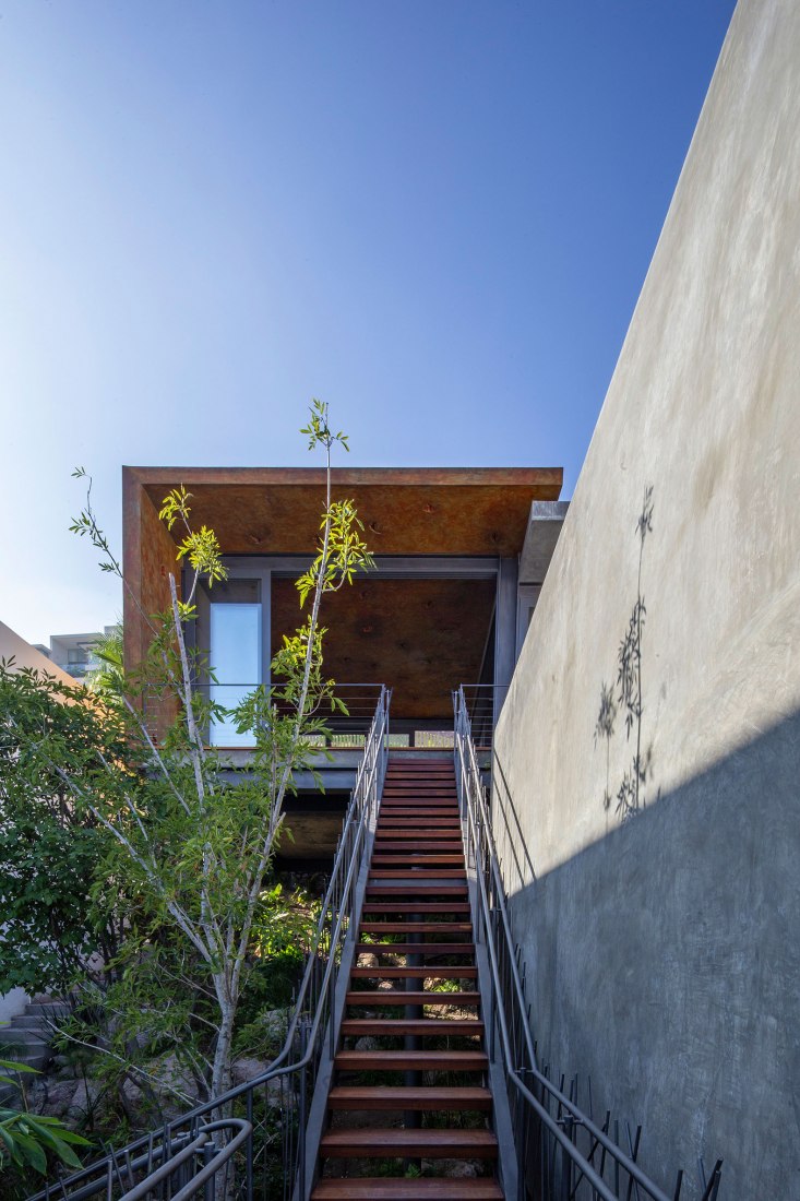 Casa Pedregal by Studio Patricia Meneses. Photograph by Rodrigo Calzada / Albers studio.