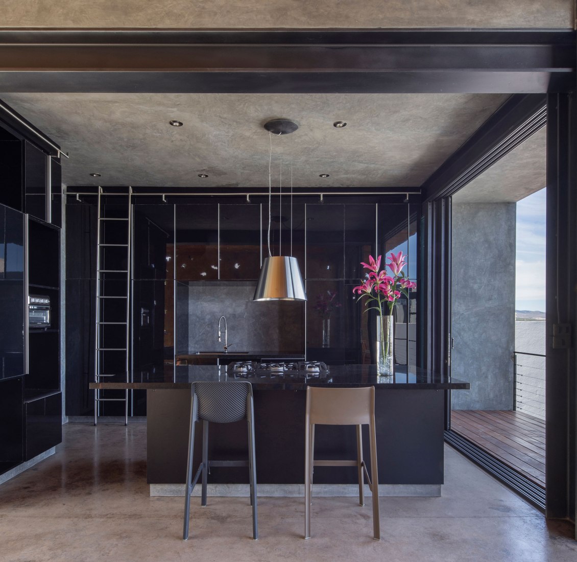 Casa Pedregal by Studio Patricia Meneses. Photograph by Rodrigo Calzada / Albers studio.