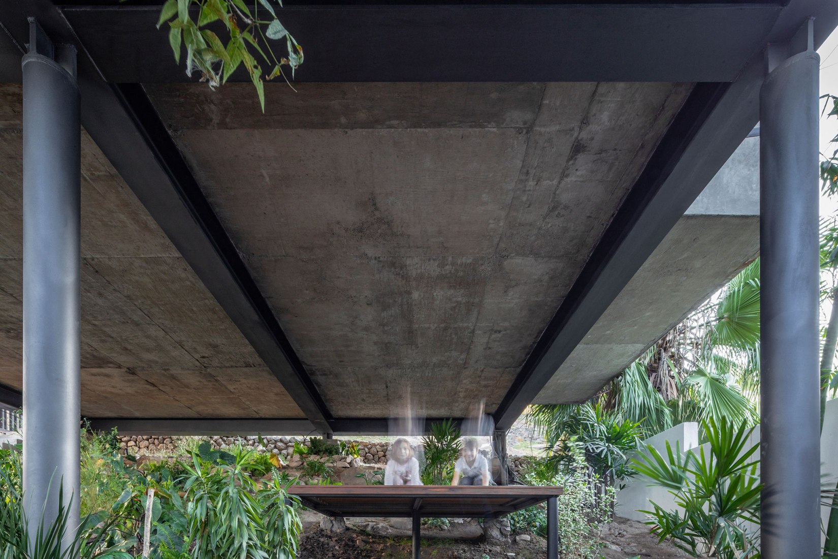 Casa Pedregal by Studio Patricia Meneses. Photograph by Rodrigo Calzada / Albers studio.