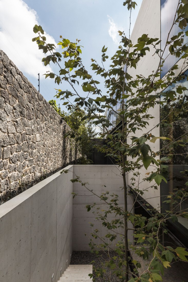 Exterior view. Casa Peñas, new single family house by CCA. Photograph by Onnis Luque