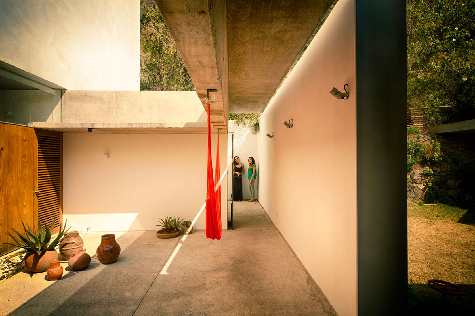 Inside view. Meztitla House by EDAA. Photography © Yoshihiro Koitani