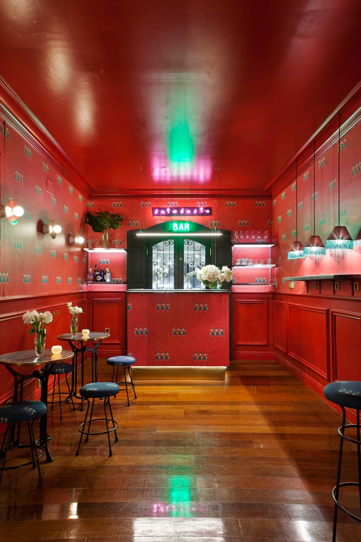 Clandestine bar by Batabasta at Casa Decor 2016. Image courtesy of Casa Decor 2016.