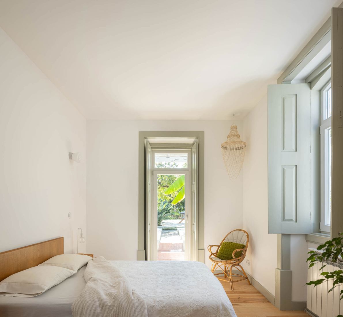 House in Bencanta by Filipe Pina. Photography by Ivo Tavares Studio.