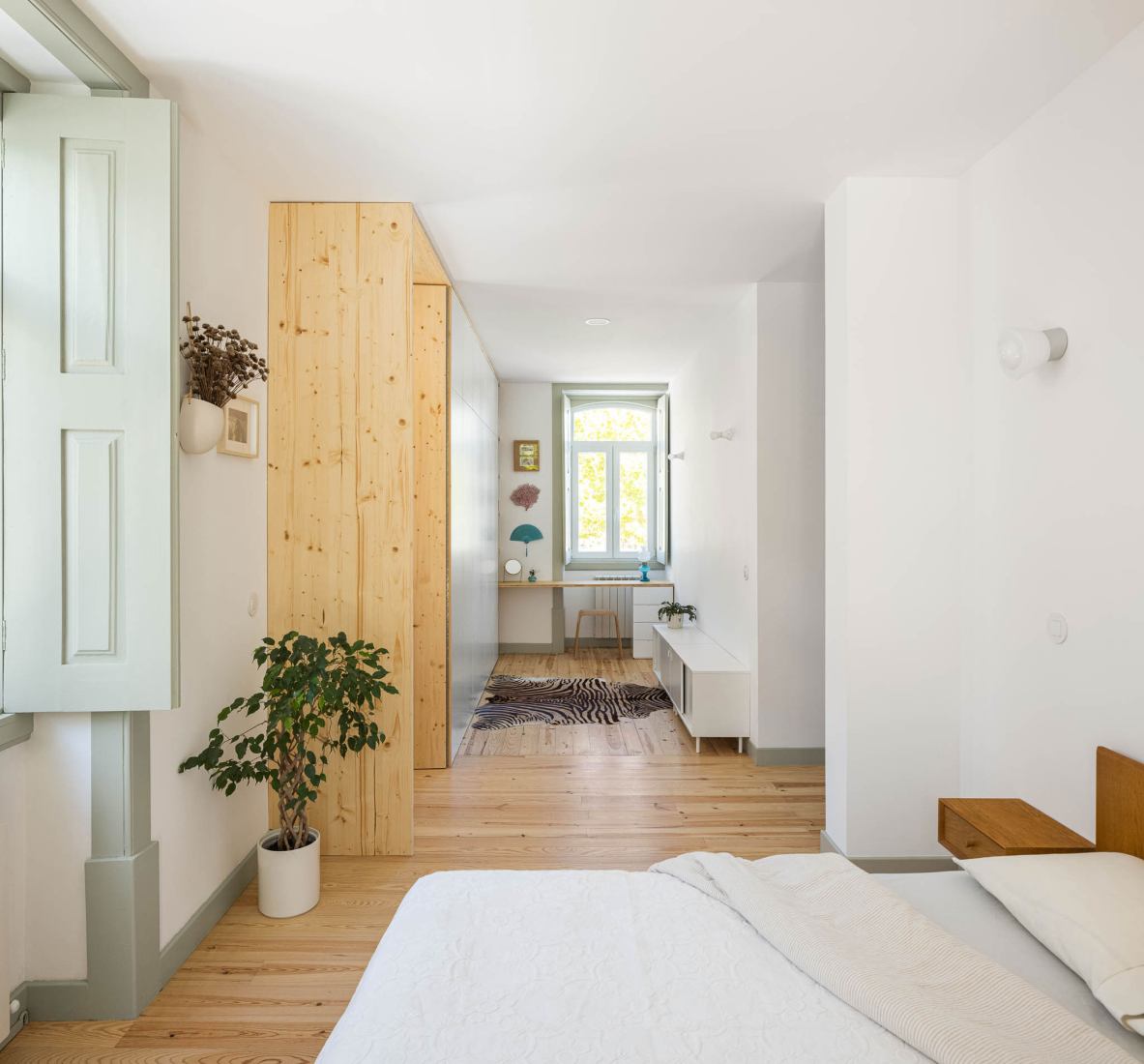 House in Bencanta by Filipe Pina. Photography by Ivo Tavares Studio.