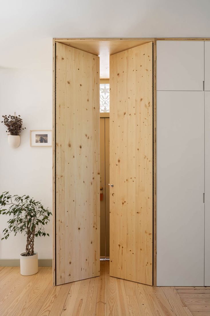 House in Bencanta by Filipe Pina. Photography by Ivo Tavares Studio.
