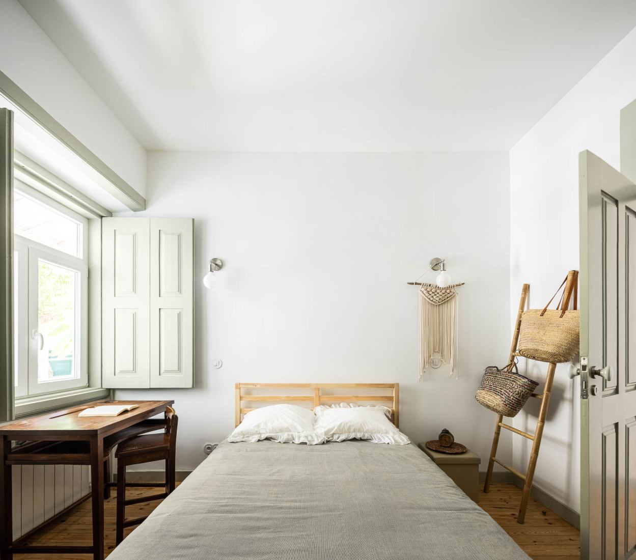 House in Bencanta by Filipe Pina. Photography by Ivo Tavares Studio.