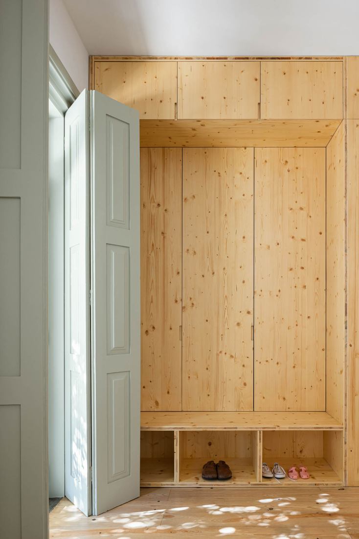 House in Bencanta by Filipe Pina. Photography by Ivo Tavares Studio.