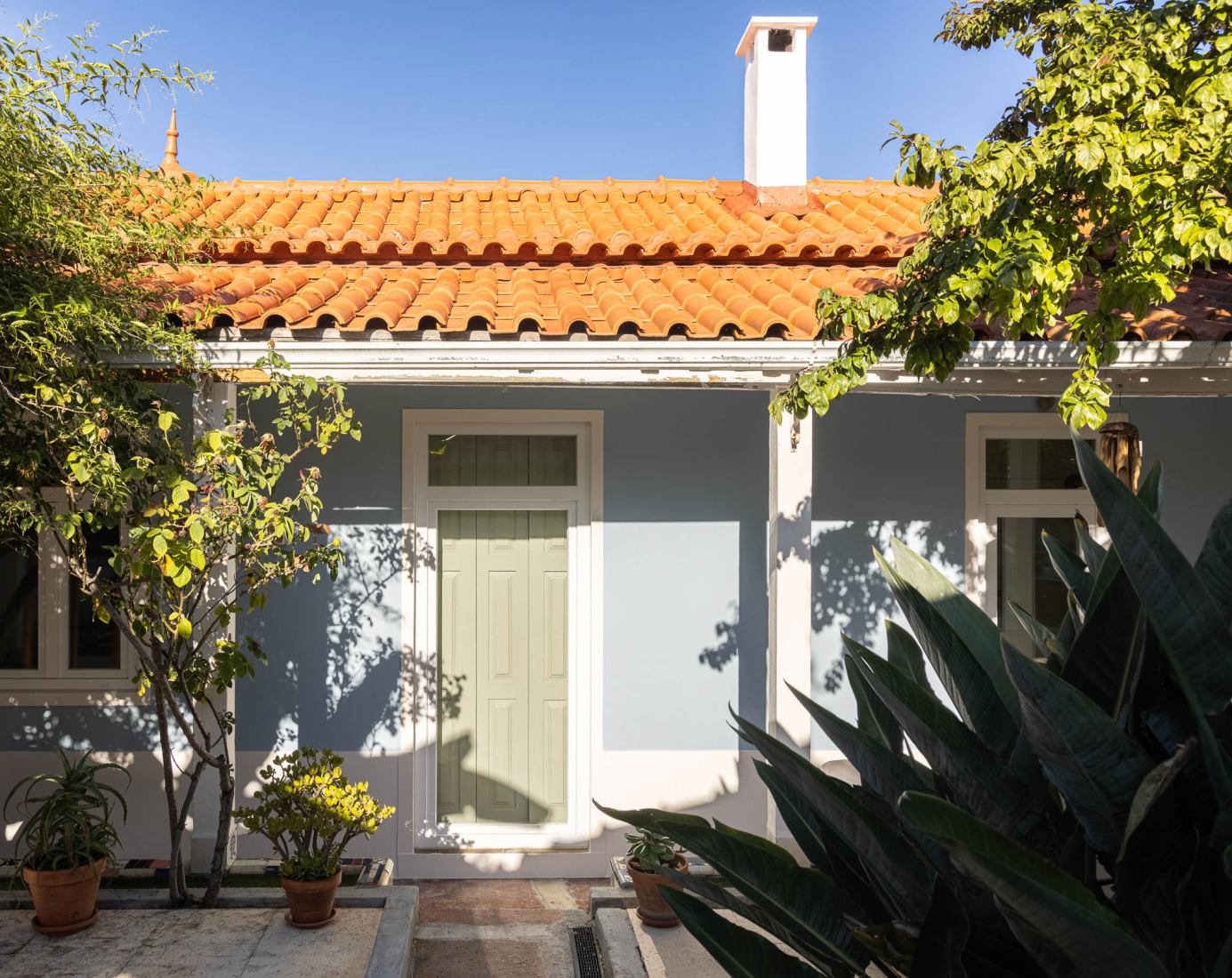 House in Bencanta by Filipe Pina. Photography by Ivo Tavares Studio.