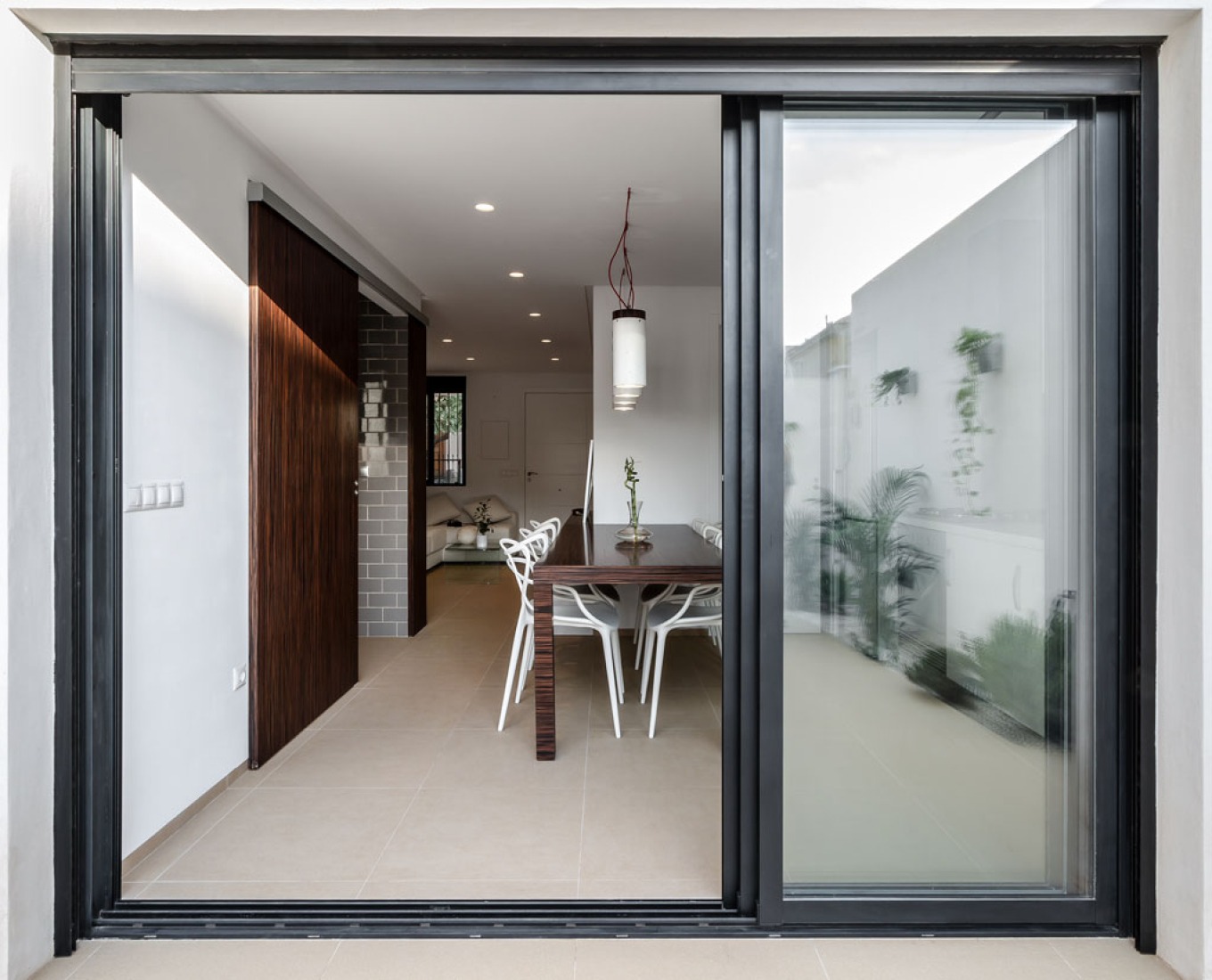Interior. The little house by the sea by Joaquín Juberías & Fernando García. Photography © Germán Cabo.