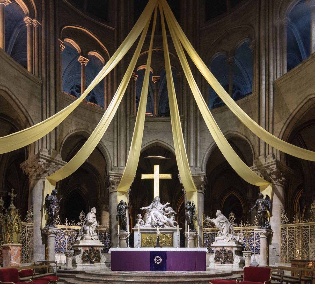 Notre Dame Cathedral in Paris, Notre-Dame's high altar with the kneeling statues of Louis XIII and Louis XIV.