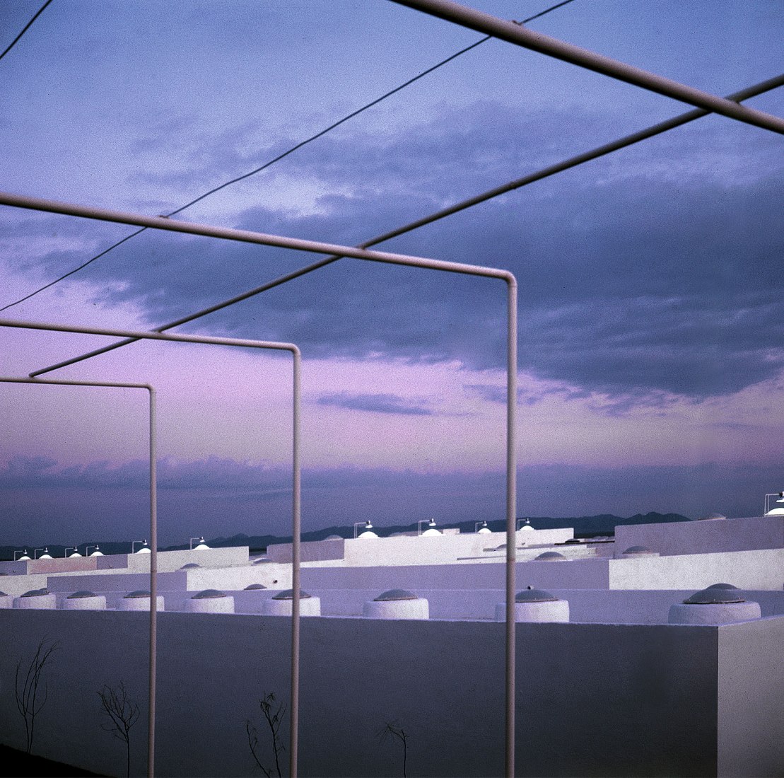Universidad Laboral de Almería. 1973-1974. «Julio Cano Lasso. Naturalezas». Homenaje al arquitecto español en el centenario de su nacimiento. Imagen cortesía de Estudio Cano Lasso.