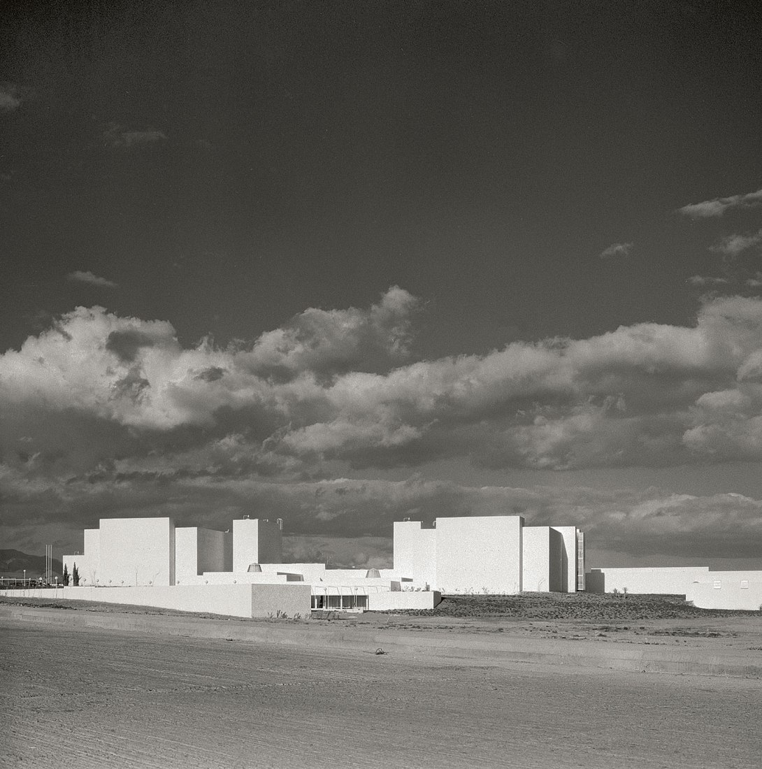 Universidad Laboral de Almería. 1973-1974. «Julio Cano Lasso. Naturalezas». Homenaje al arquitecto español en el centenario de su nacimiento. Imagen cortesía de Estudio Cano Lasso.