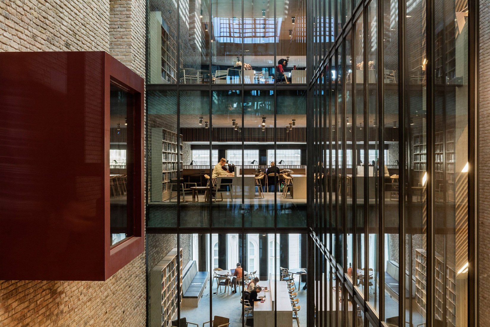 Central European University by O'Donnell + Tuomey. Photograph © Tamás Bujnovszky