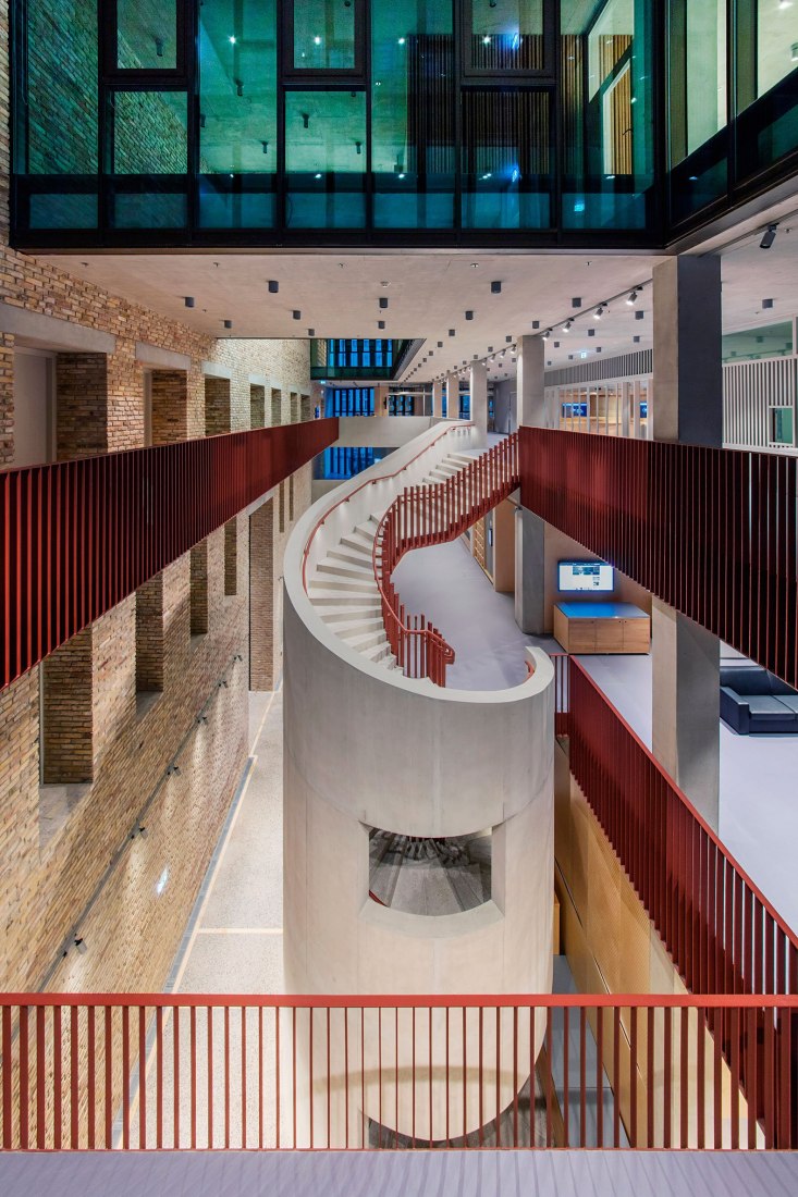 Central European University by O'Donnell + Tuomey. Photograph © Tamás Bujnovszky