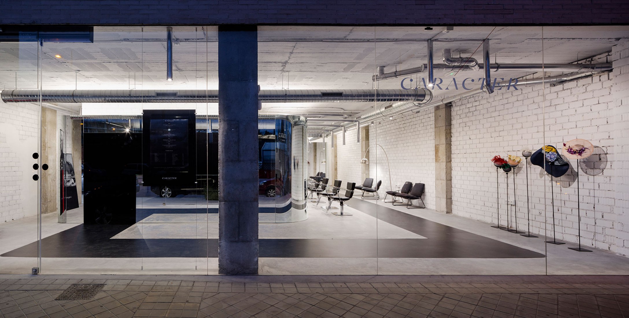 Reforma para un centro de estética por Serrano + Baquero Arquitectos. Fotografía por Fernando Alda