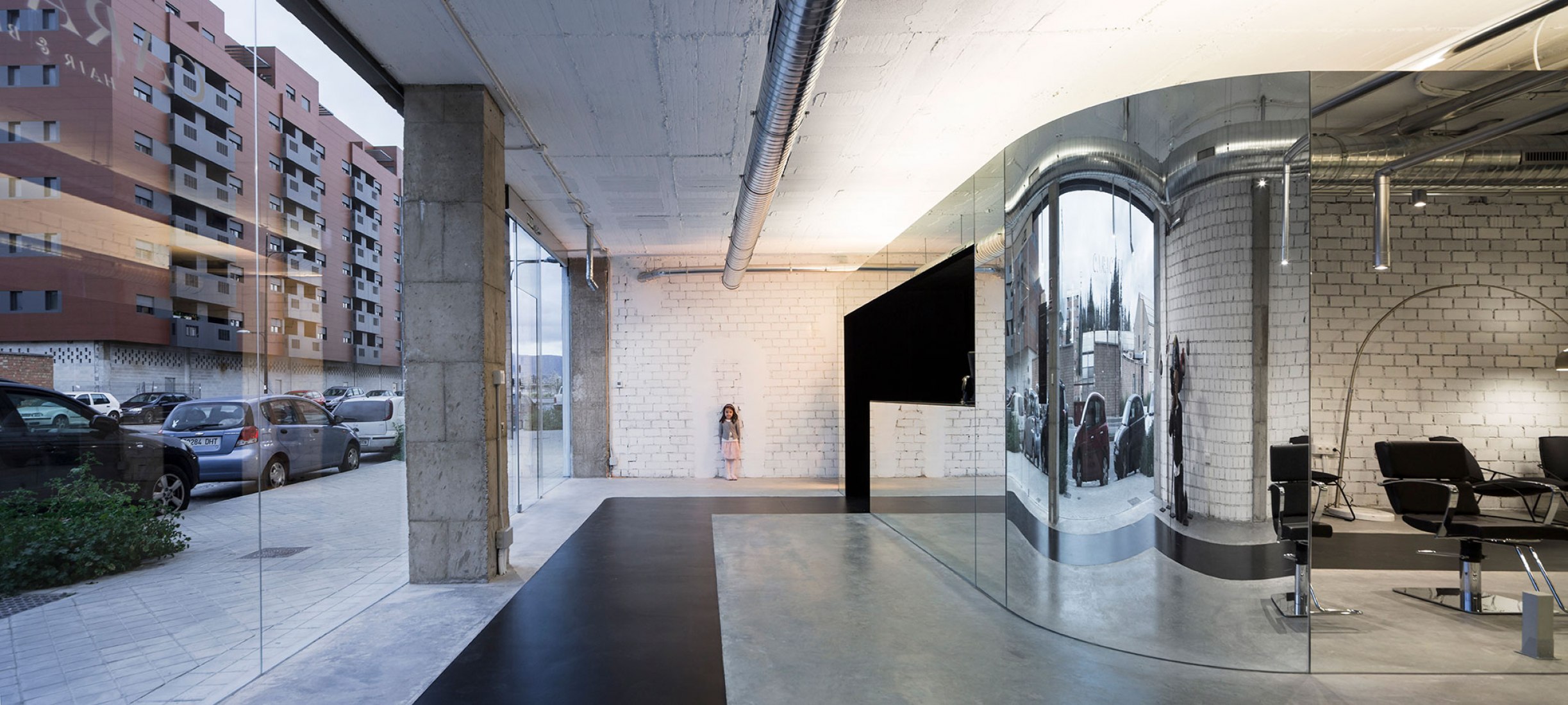 Reforma para un centro de estética por Serrano + Baquero Arquitectos. Fotografía por Fernando Alda