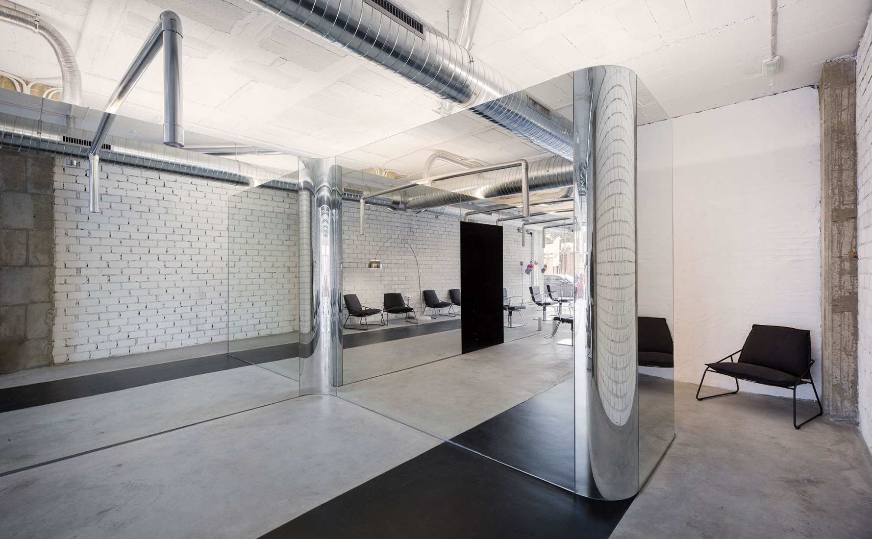 Reforma para un centro de estética por Serrano + Baquero Arquitectos. Fotografía por Fernando Alda