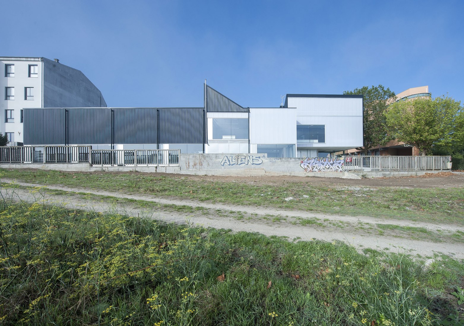 Exterior view. Down Association Coruña and Civic Center by Rodriguez Blanco Arquitectos. Photograph © Ana Amado