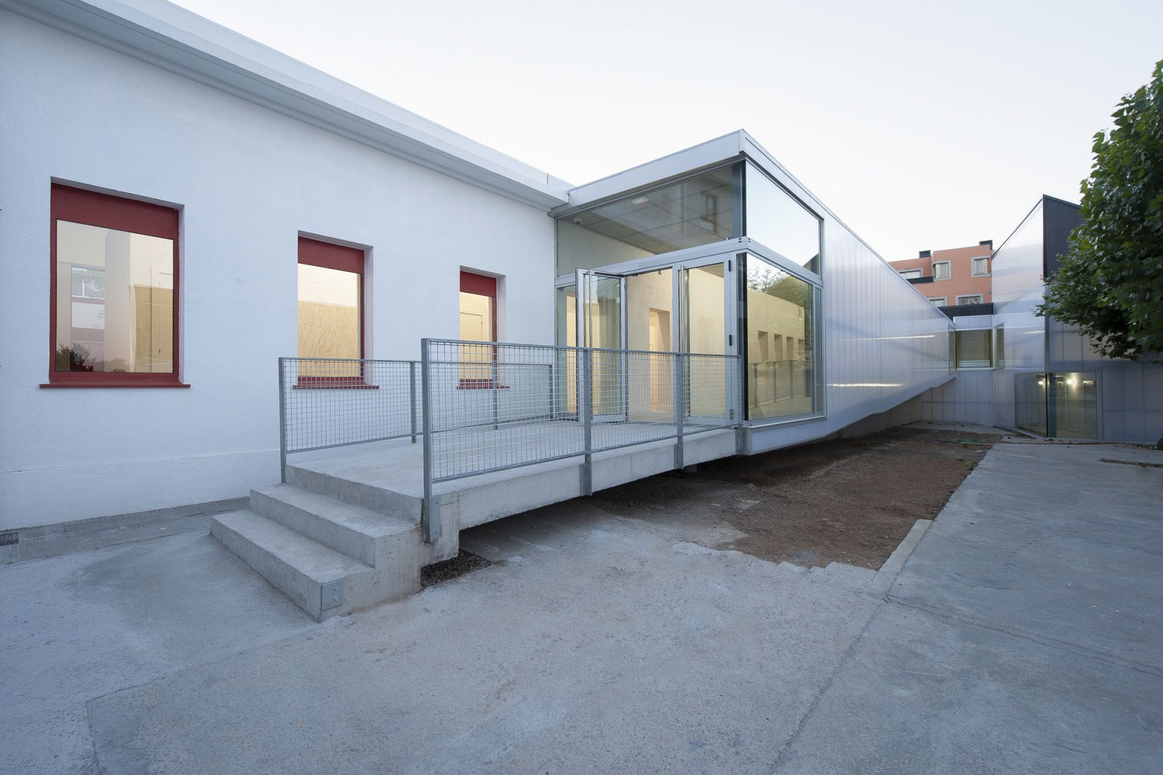 Entrance. Down Association Coruña and Civic Center by Rodriguez Blanco Arquitectos. Photograph © Ana Amado