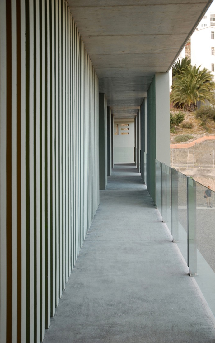 Vista exterior. Centro dotacional "El Lasso" por Romera y Ruiz Arquitectos, Las Palmas de Gran Canaria, España. Fotografía © Estudio Romera y Ruiz.