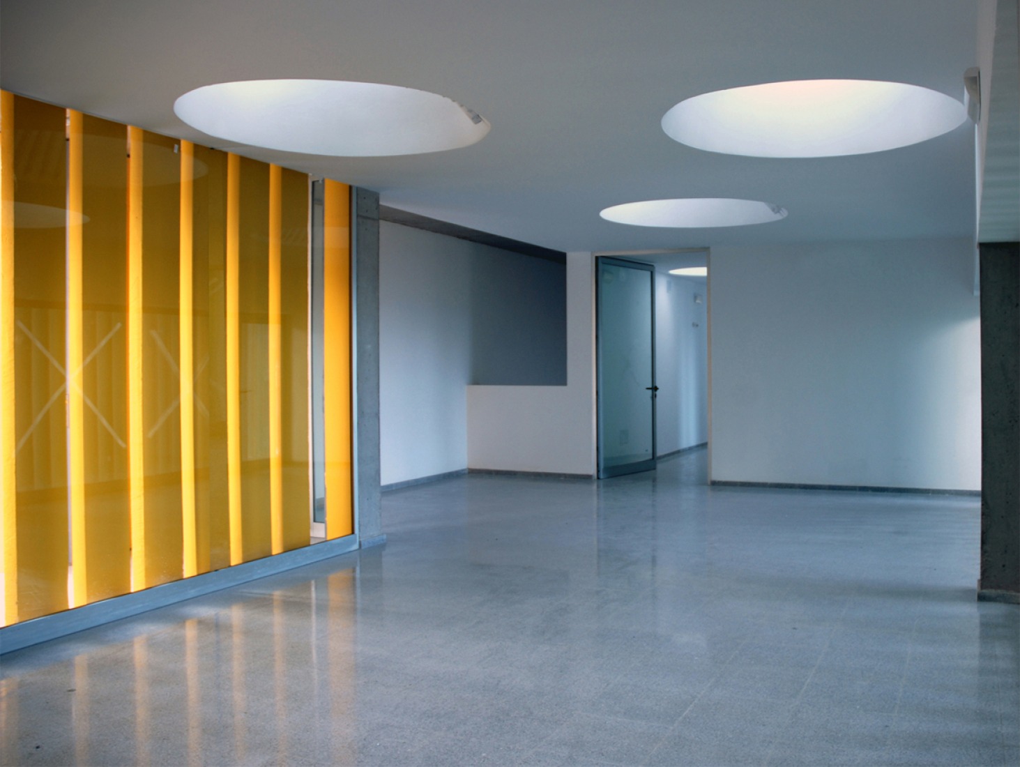 Vista interior. Centro dotacional "El Lasso" por Romera y Ruiz Arquitectos, Las Palmas de Gran Canaria, España. Fotografía © Estudio Romera y Ruiz. 