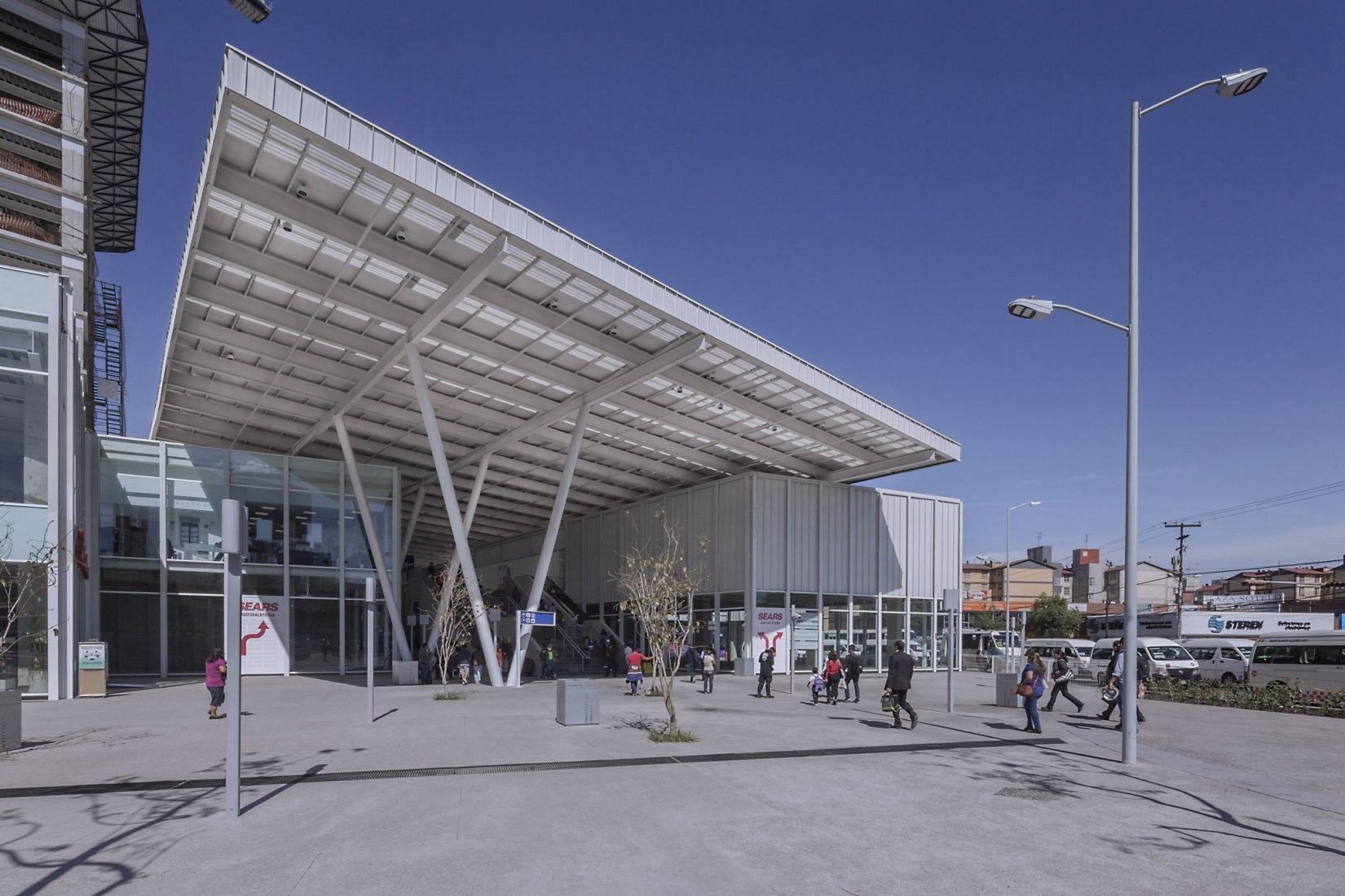 Vista exterior. CETRAM Cuatro Caminos por Manuel Cervantes Estudio + JSa. Fotografía por Rafael Gamo.