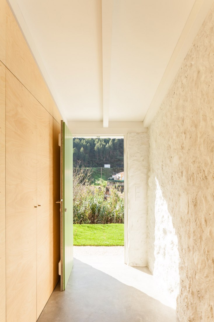 Vista interior de la Casa Chanca diseñada por Manuel Cachão Tojal. Fotografía © Francisco Nogueira.