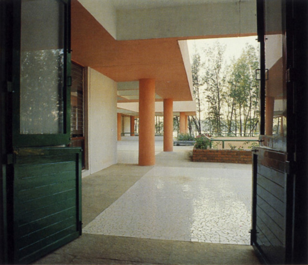 Academia Kala por Charles Correa. Imágenes cortesía de Charles Correa Associates (Arquitectos / Planificadores) y cortesía de la Fundación Charles Correa