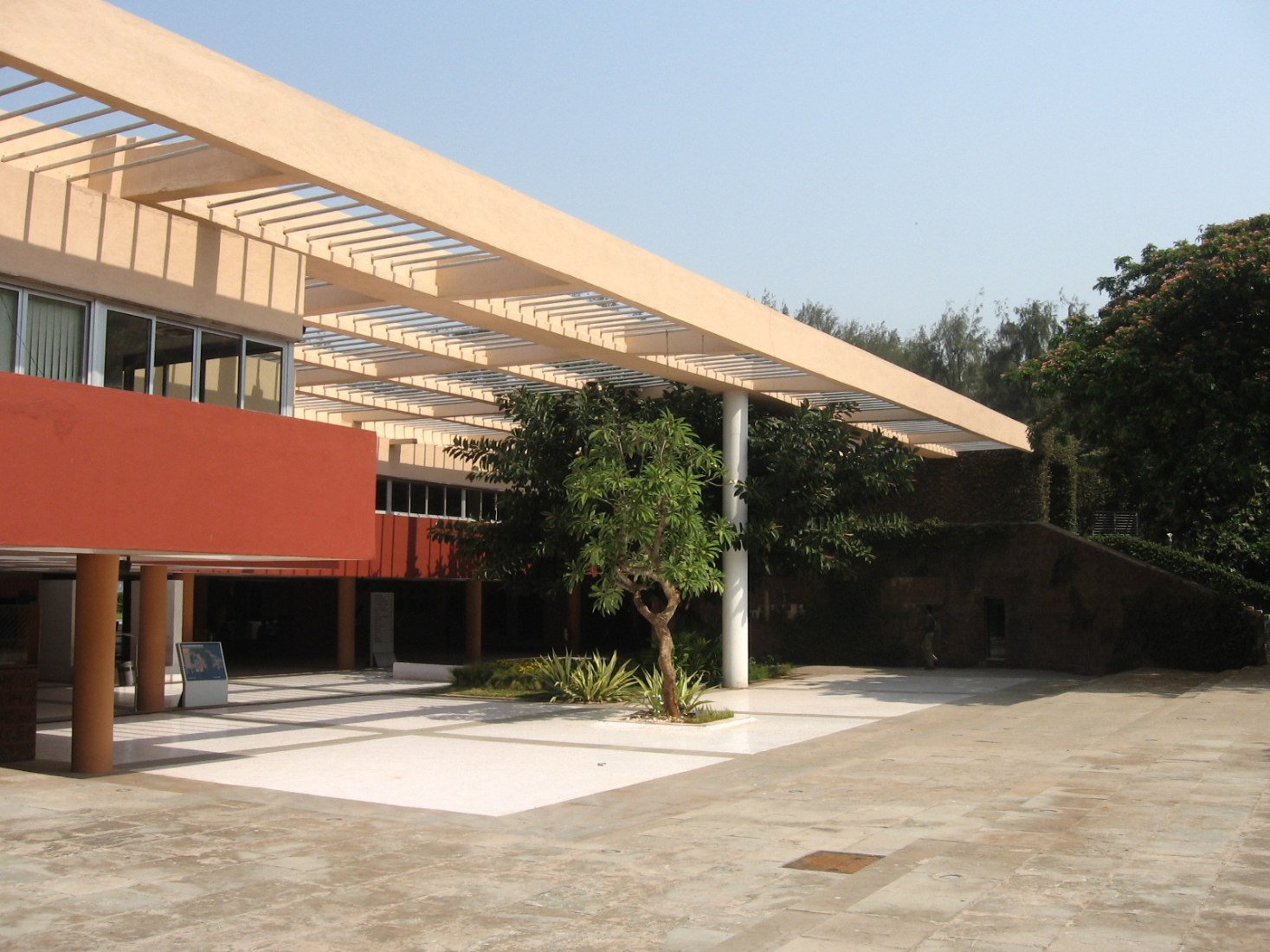 Academia Kala por Charles Correa. Imágenes cortesía de Charles Correa Associates (Arquitectos / Planificadores) y cortesía de la Fundación Charles Correa