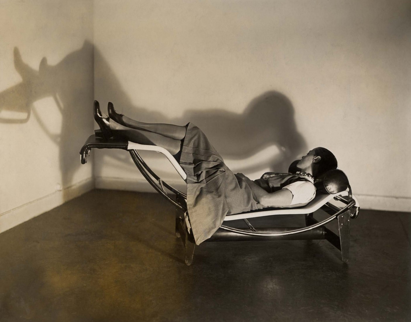 Charlotte Perriand on the chaise longue basculante B306, 1929 © AChP/ © ADAGP, Paris and DACS, London 2021. Courtesy by The Design Museum.