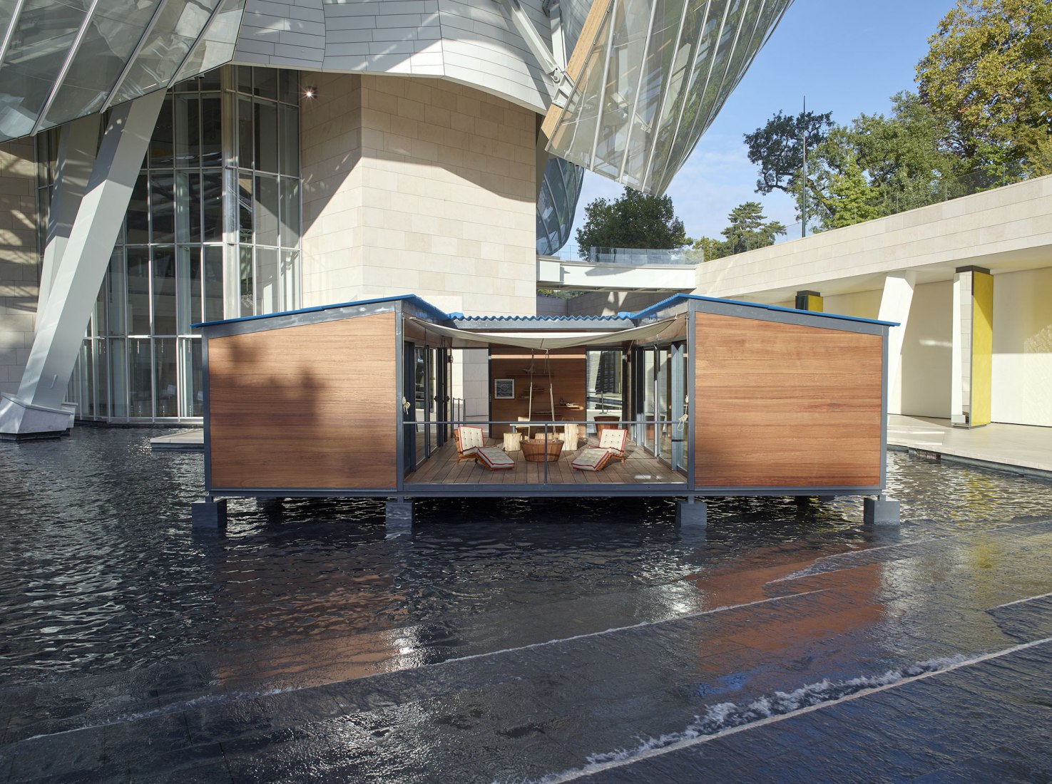 «Charlotte Perriand - La casa a la orilla del agua, 1934» Reproducción 2019 con la participación de Sice Previt, vista de la instalación, Fundación Louis Vuitton, París - 2 de octubre de 2019 - 20 de febrero de 2020. Crédito de artista: © Adagp, París , 2019 Crédito de la foto: © Louis Vuitton Foundation / Marc Domage