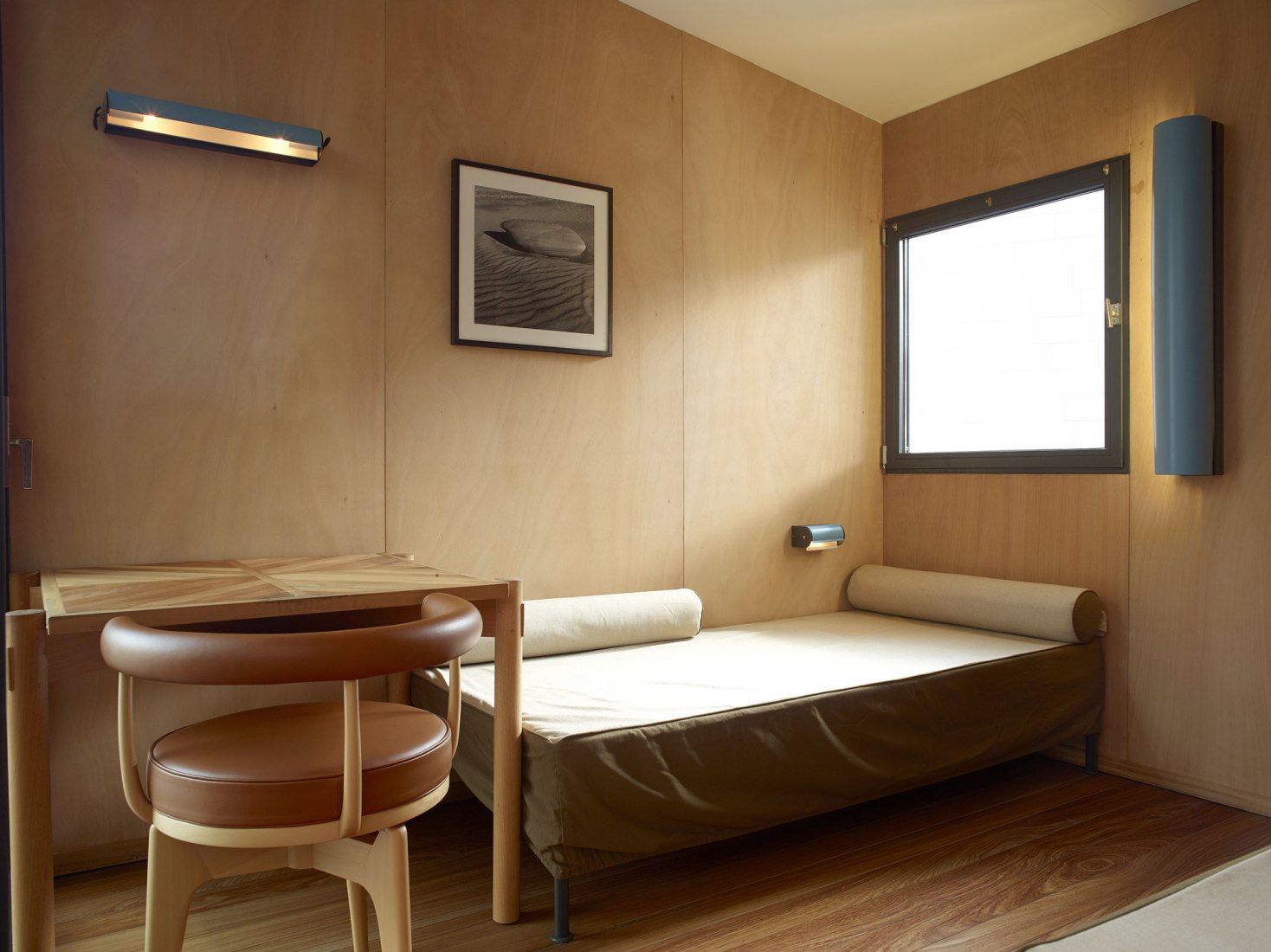 «Charlotte Perriand - La casa a la orilla del agua, 1934» Reproducción 2019 con la participación de Sice Previt, vista de la instalación, Fundación Louis Vuitton, París - 2 de octubre de 2019 - 20 de febrero de 2020. Crédito de artista: © Adagp, París , 2019 Crédito de la foto: © Louis Vuitton Foundation / Marc Domage