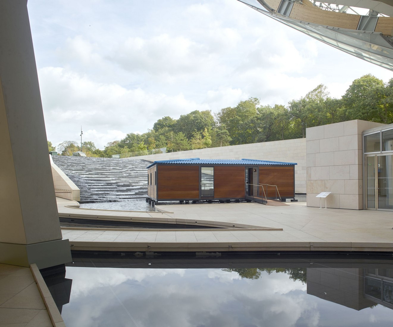 «Charlotte Perriand - La casa a la orilla del agua, 1934» Reproducción 2019 con la participación de Sice Previt, vista de la instalación, Fundación Louis Vuitton, París - 2 de octubre de 2019 - 20 de febrero de 2020. Crédito de artista: © Adagp, París , 2019 Crédito de la foto: © Louis Vuitton Foundation / Marc Domage