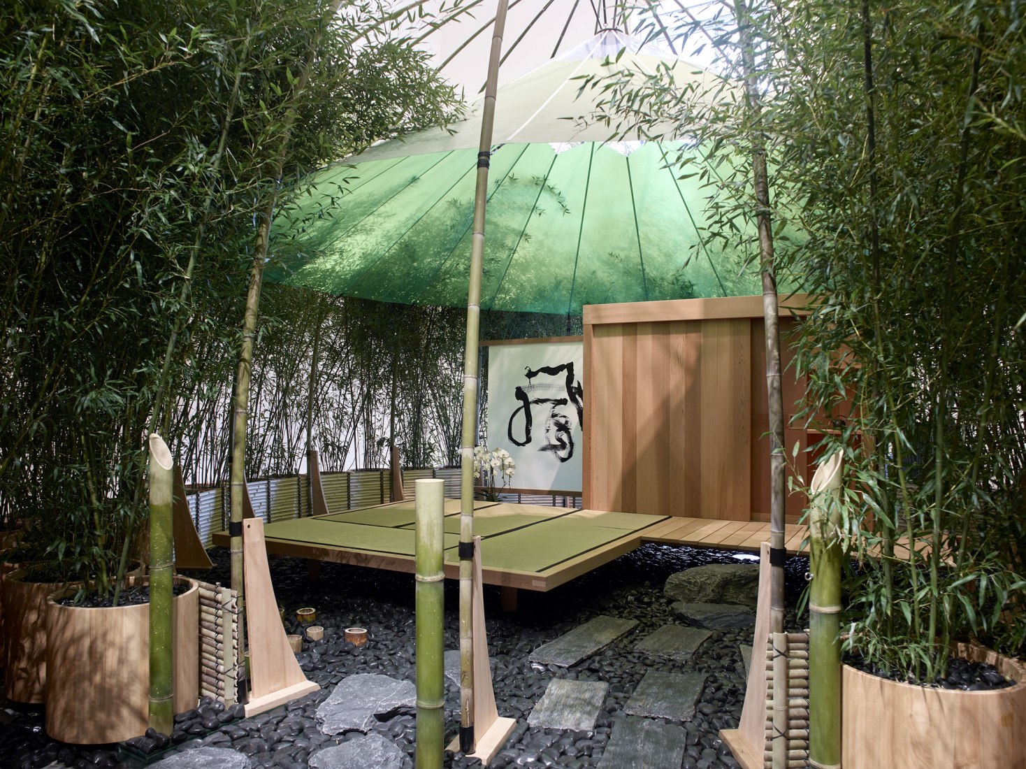 Reproducción "Charlotte Perriand - The Tea House, 1993", vista de la instalación, Fundación Louis Vuitton, París - 2 de octubre de 2019 - 20 de febrero de 2020. Crédito de artista: © Adagp, París, 2019 Crédito de foto: © Fundación Louis Vuitton / Marc Domage