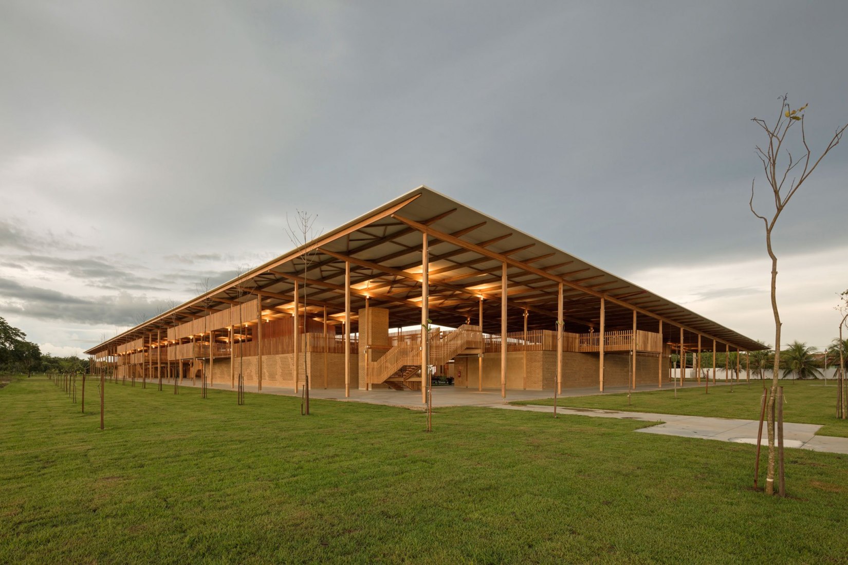 Children Village - Fundação Bradesco, Tocantins, Brazil by Rosenbaum + Aleph Zero. Photograph by Leonardo Finotti